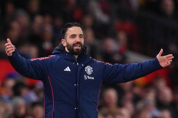 开云体育-阿莫林解释换下加纳乔 承认曼联低位防守时更舒服