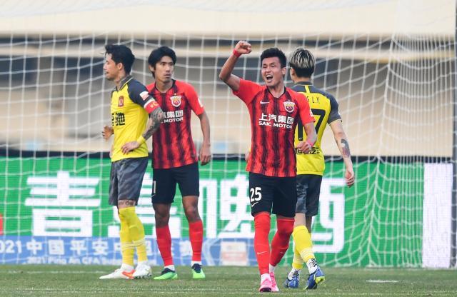 开云官网-海港集结在安静中“抢票” 选帅进入关键期要刮西风