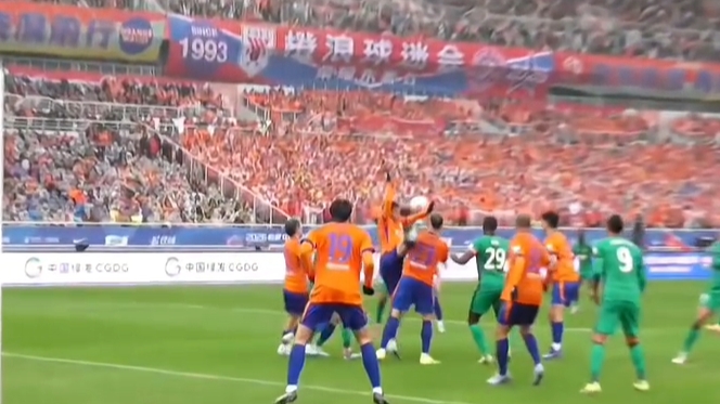 解说晒马德鲁加手球视频：应判点球，但主裁判无反应VAR也没介入