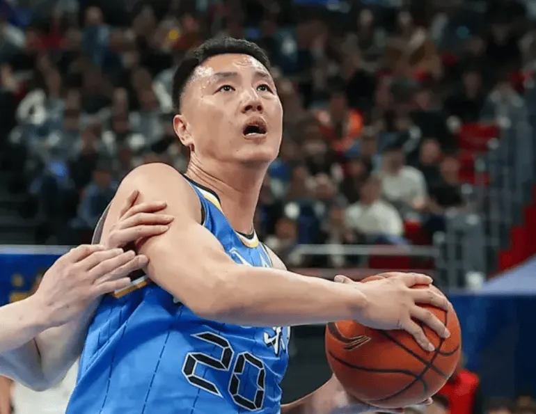 开云官网-梦回巅峰！翟晓川出战26分钟，得到15分11篮板2助1抢断1盖帽